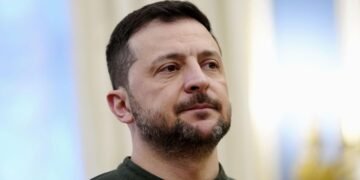 Зеленский встретился с депутатами «Слуги народа»: о чем говорили и будут ли увольнения