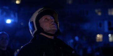 Обломки попали в дом, еще несколько высоток горят: первые последствия обстрела Киева