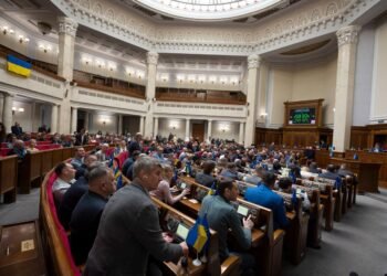 В Раде снова заблокировали трибуну перед голосованием за отставку Гринчук и Галущенко