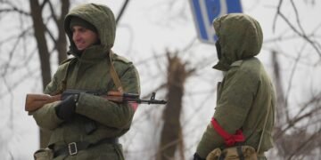 Россия бросает на фронт «одноразовых» солдат без шлемов и брони, — The Telegraph