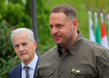 Ермак должен был завтра лететь на встречу с Уиткоффом и зятем Трампа, — Axios