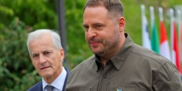 Ермак должен был завтра лететь на встречу с Уиткоффом и зятем Трампа, — Axios