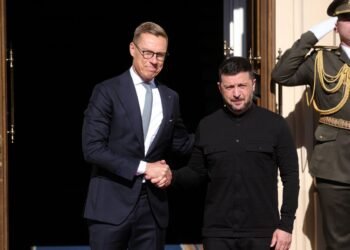 Зеленский после массированного удара провел разговор с президентом Финляндии: детали