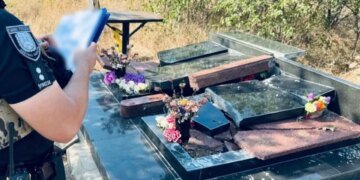 В Одессе надругательство над 86 могилами: будут судить мужчину, который уничтожал памятники