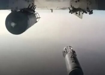 Российский бомбардировщик «уронил» ФАБ-250 в Волновахе