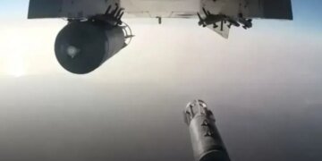 Российский бомбардировщик «уронил» ФАБ-250 в Волновахе