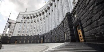 Правительство распустило наблюдательные советы ключевых энергокомпаний и дало поручение Минобороны