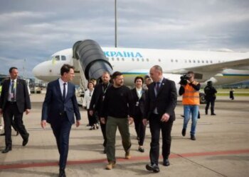 Самолет Зеленского  в небе Ирландии преследовали неизвестные дроны, — СМИ