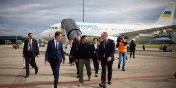 Самолет Зеленского  в небе Ирландии преследовали неизвестные дроны, — СМИ