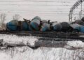 В Пензенской области РФ сошли с рельсов два локомотива и 23 цистерны с мазутом