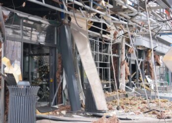 РФ с утра ударила по АТБ в Запорожье: есть раненые и разрушения. ВИДЕО