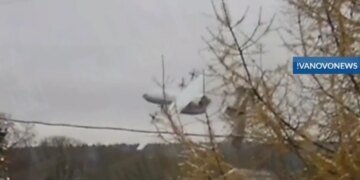 В РФ упал военно-транспортный самолет Ан-22: ВИДЕО развала в воздухе