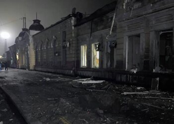 Враг нанес повторный удар по Днепропетровской области: ранены спасатель и работник предприятия