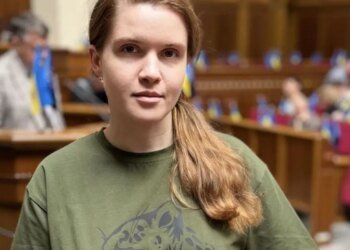 Драка в Раде из-за Сырского: Безуглая блокировала трибуну. ВИДЕО