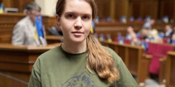 Драка в Раде из-за Сырского: Безуглая блокировала трибуну. ВИДЕО