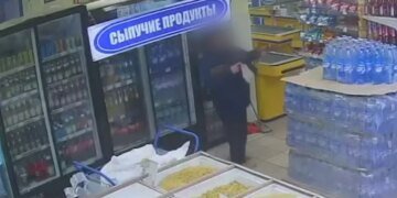 В оккупированном Донецке мужчина устроил стрельбу в супермаркете. ВИДЕО