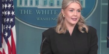 Бейби-бум в администрации США: Каролайн Левитт ставит второй рекорд. ФОТО