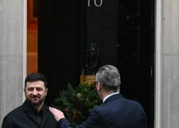 Стармер не нашел времени для решающего разговора перед встречей Зеленского и Трампа: названа причина