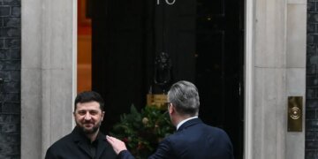 Стармер не нашел времени для решающего разговора перед встречей Зеленского и Трампа: названа причина