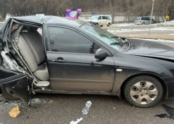 Военный протаранил автомобиль семьи, которая ехала к родным на праздники. ВИДЕО