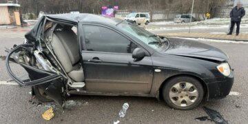 Военный протаранил автомобиль семьи, которая ехала к родным на праздники. ВИДЕО