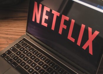 Bloomberg: Netflix ведет переговоры о покупке Warner Bros