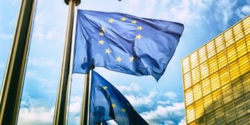 ЕС хочет привязать репарационный кредит Украине к принципу «покупай европейское» – Bloomberg