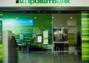 После скандала с картой ПриватБанк открыл круглосуточную горячую линию для ветеранов