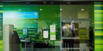 После скандала с картой ПриватБанк открыл круглосуточную горячую линию для ветеранов