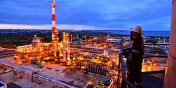 Reuters: Атака дронов остановила работу Сызранского НПЗ в России, ремонт продлится месяц