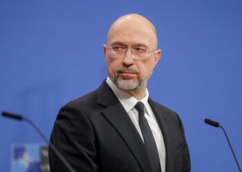 Военным нужно заключить новые контракты для большей зарплаты – Шмыгаль