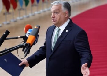 FT: ЕС заморозит российские активы бессрочно, чтобы ликвидировать угрозу вето Венгрии