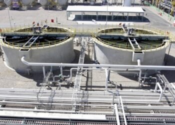 Reuters: Иракское месторождение Лукойла остановило добычу нефти из-за аварии