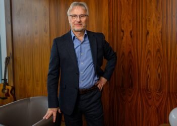 Титан, Vodafone и 20 млрд грн расходов. Интервью с региональным директором NEQSOL