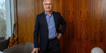 Титан, Vodafone и 20 млрд грн расходов. Интервью с региональным директором NEQSOL