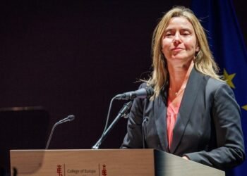 Экс-глава дипломатии ЕС уходит в отставку с должности ректора после обвинений в мошенничестве