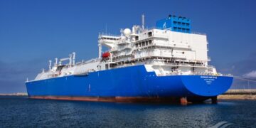 Bloomberg: Российский завод поставляет LNG в Китай, несмотря на санкции