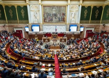 Франция, несмотря на проблемы с дефицитом, решила резко увеличить расходы на оборону