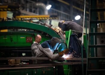 Рост экономики Украины ускорился до 5,3% в ноябре, несмотря на обстрелы энергетики