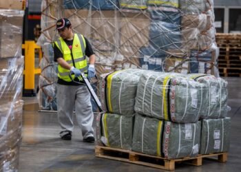 ЕС объявил о введении сбора в размере 3 евро на мелкие посылки