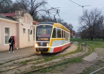 После атаки РФ в Одессе остановили работу трамваев и троллейбусов, отменены пригородные поезда