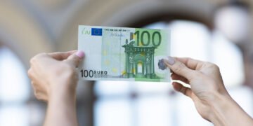 Официальный курс евро в Украине обновил исторический рекорд