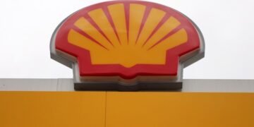 Reuters: Shell хочет продать долю в немецком НПЗ, большей частью которого владеет «дочка» Роснефти