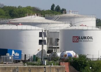 Reuters назвал нового главного претендента на приобретение международных активов Лукойла