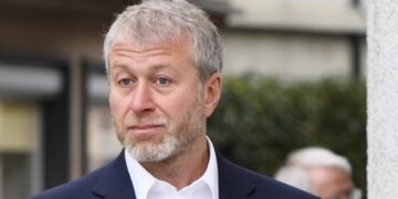 «Часы тикают». Британия дала Абрамовичу последний шанс передать деньги с продажи «Челси» Украине