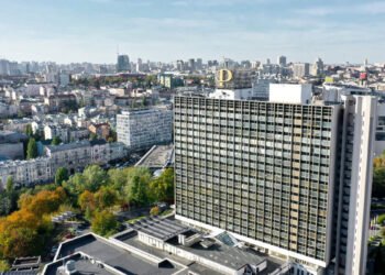 Суд разрешил банку Тигипко продать за долги киевскую гостиницу «Русь»