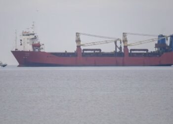 Подсанкционное российское судно стало на якорь в водах Швеции. Его проверили и отпустили