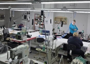 В Буске нашли фабрику, которая подделывала одежду известного итальянского бренда – фото