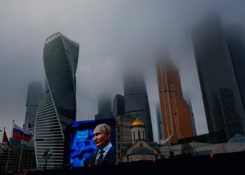 FT нашла новый признак проблем в экономике России: рост зарплат резко замедлился