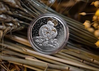 «Дух Рождества». НБУ выпустил новую памятную монету – фото